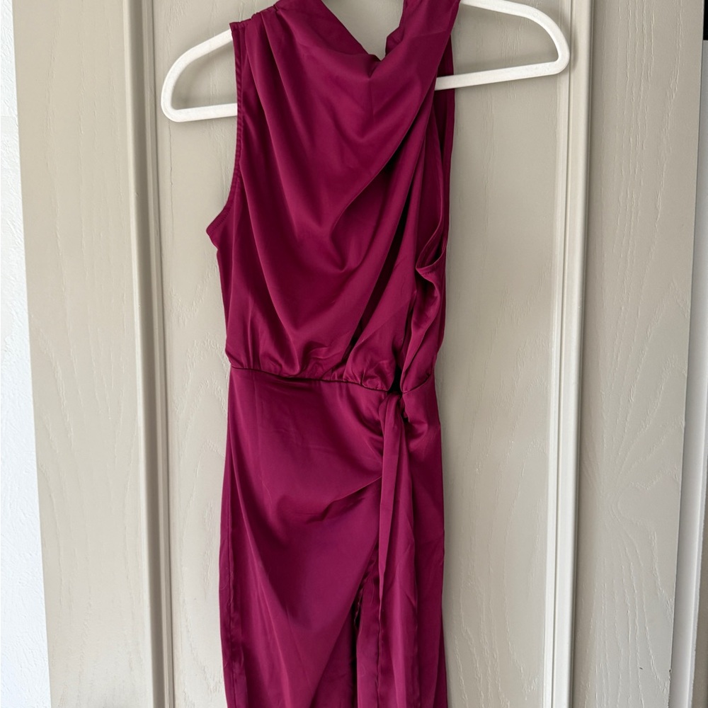 Elegant Sleeveless Burgundy Dress